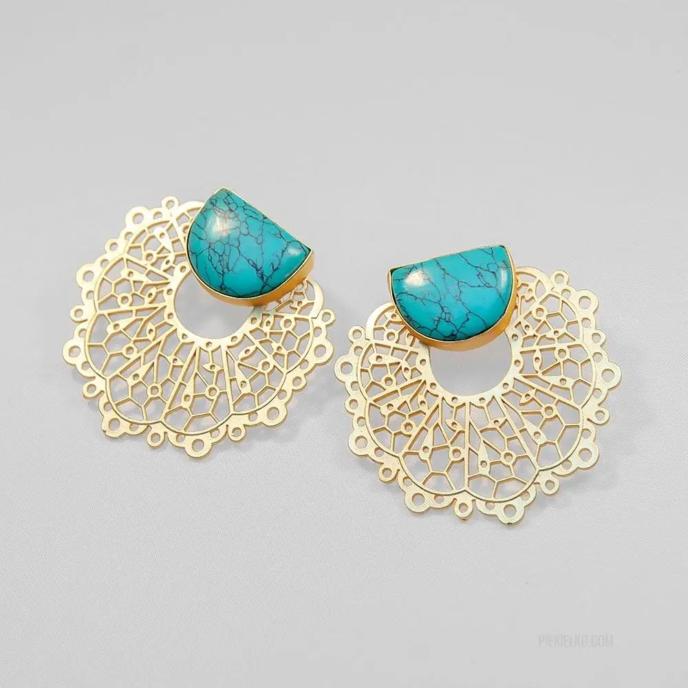 Gold-plated Indian earrings with howlite