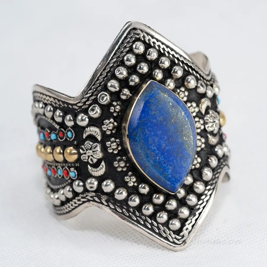 Afghan bracelet with lapis lazuli