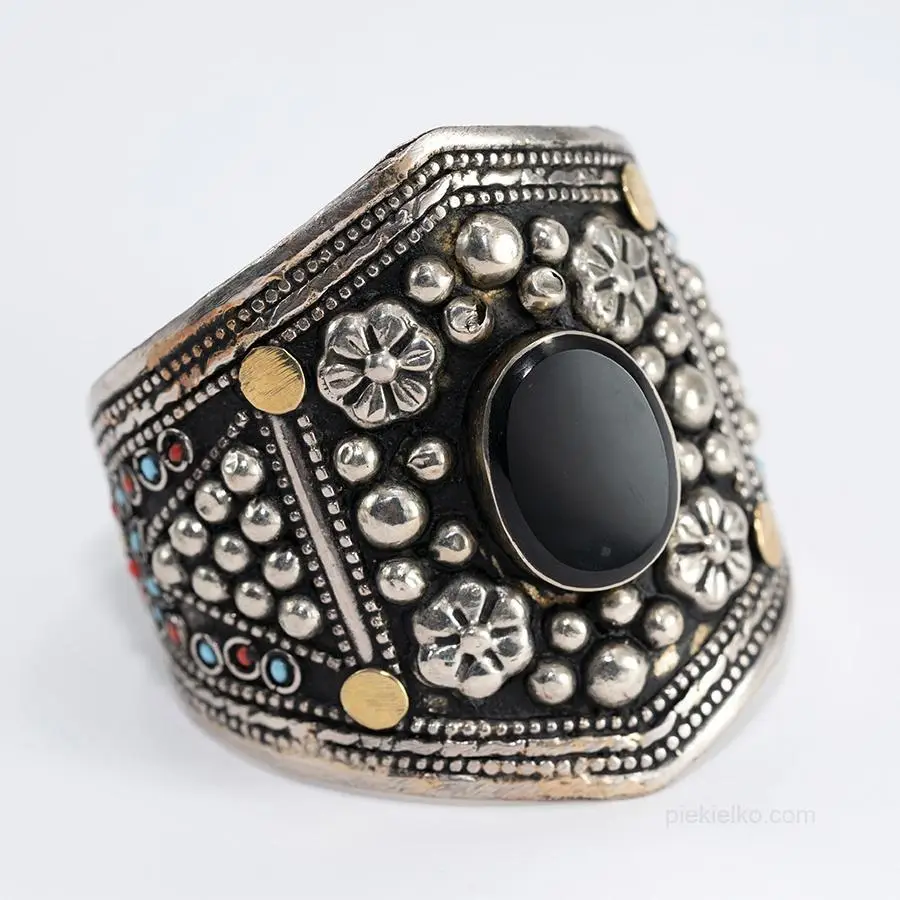 Tribal bracelet with agate
