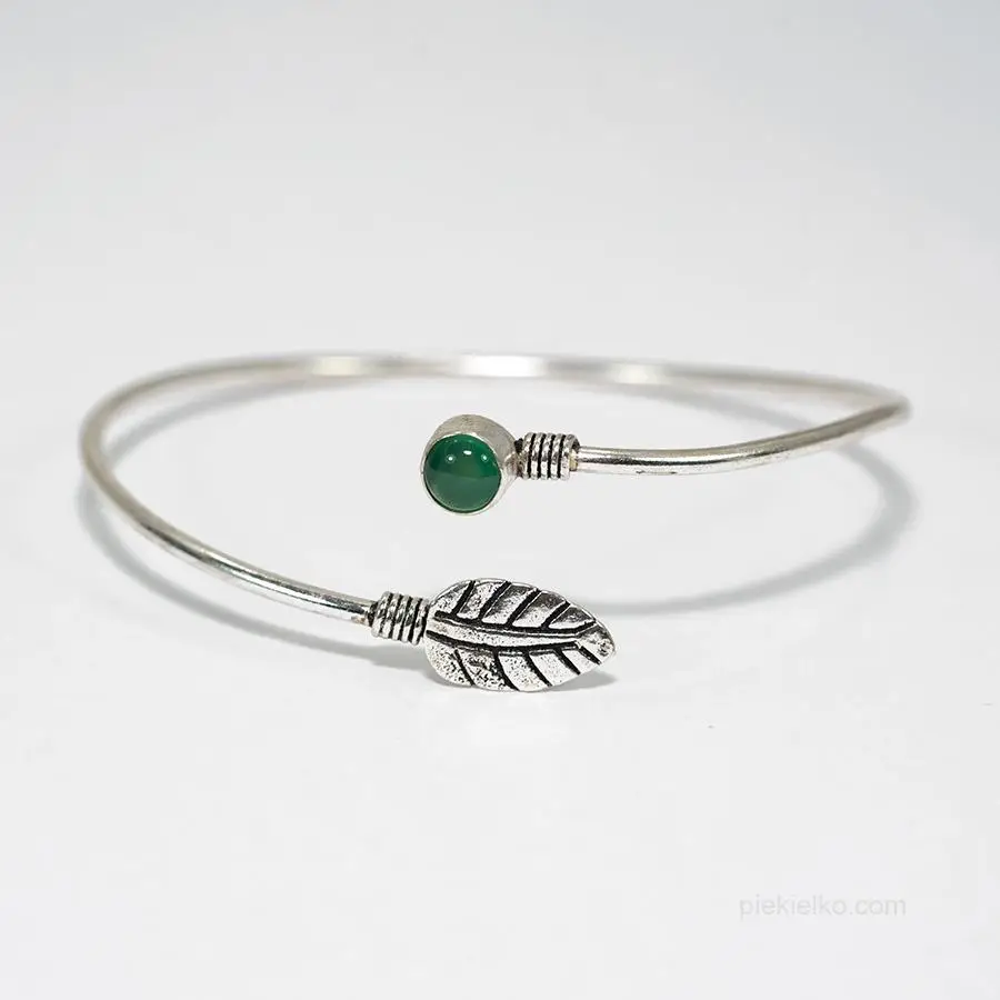 Leaf bracelet with green onyx