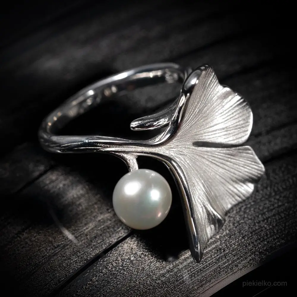Silver ring with a pearl