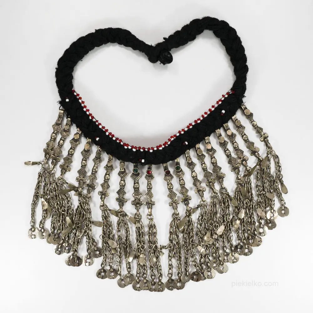 Choker z plemienia Kuchi