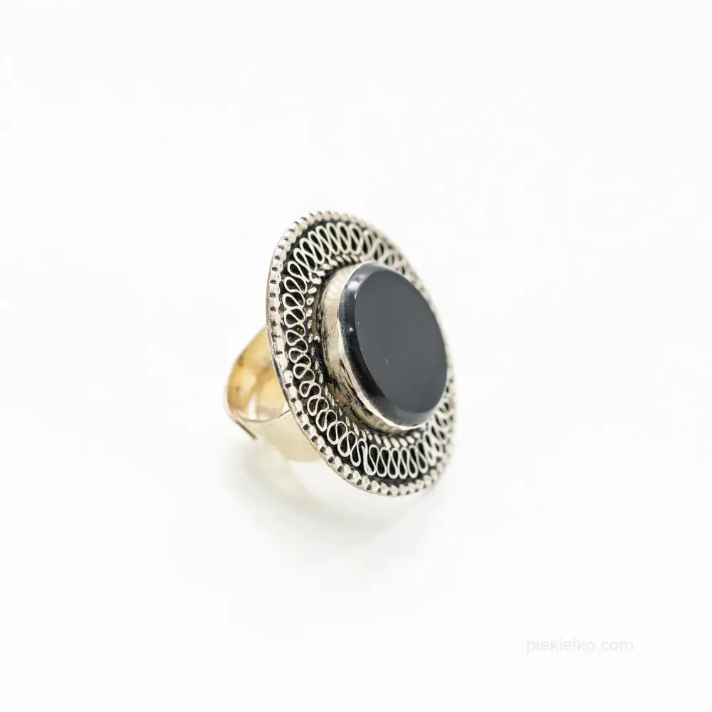 Ring with black agate