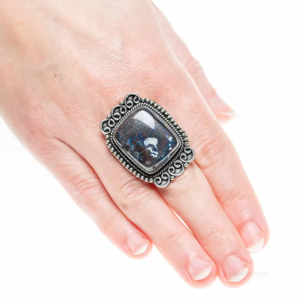 Large ring with pietersite