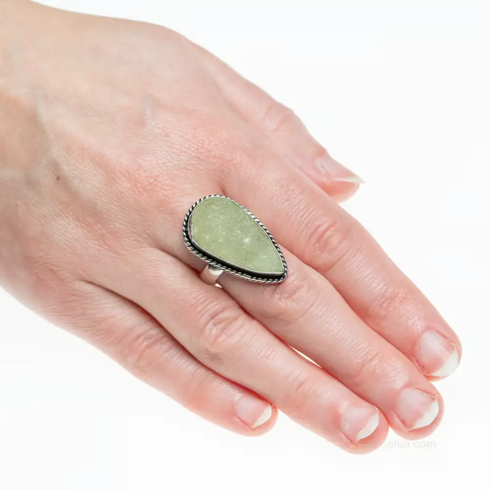 Ring with rough prehnite