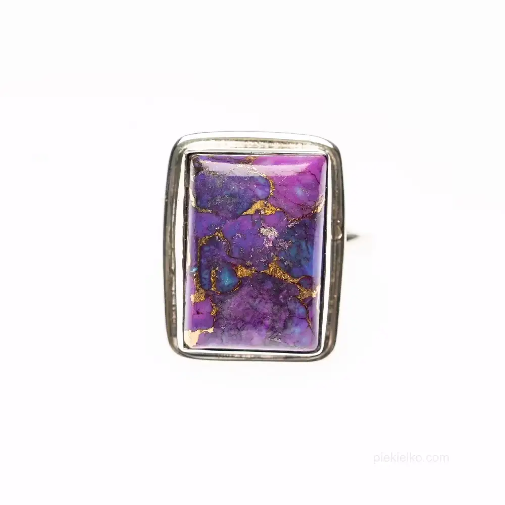 Ethnic ring with dyed spiny oyster and copper vein
