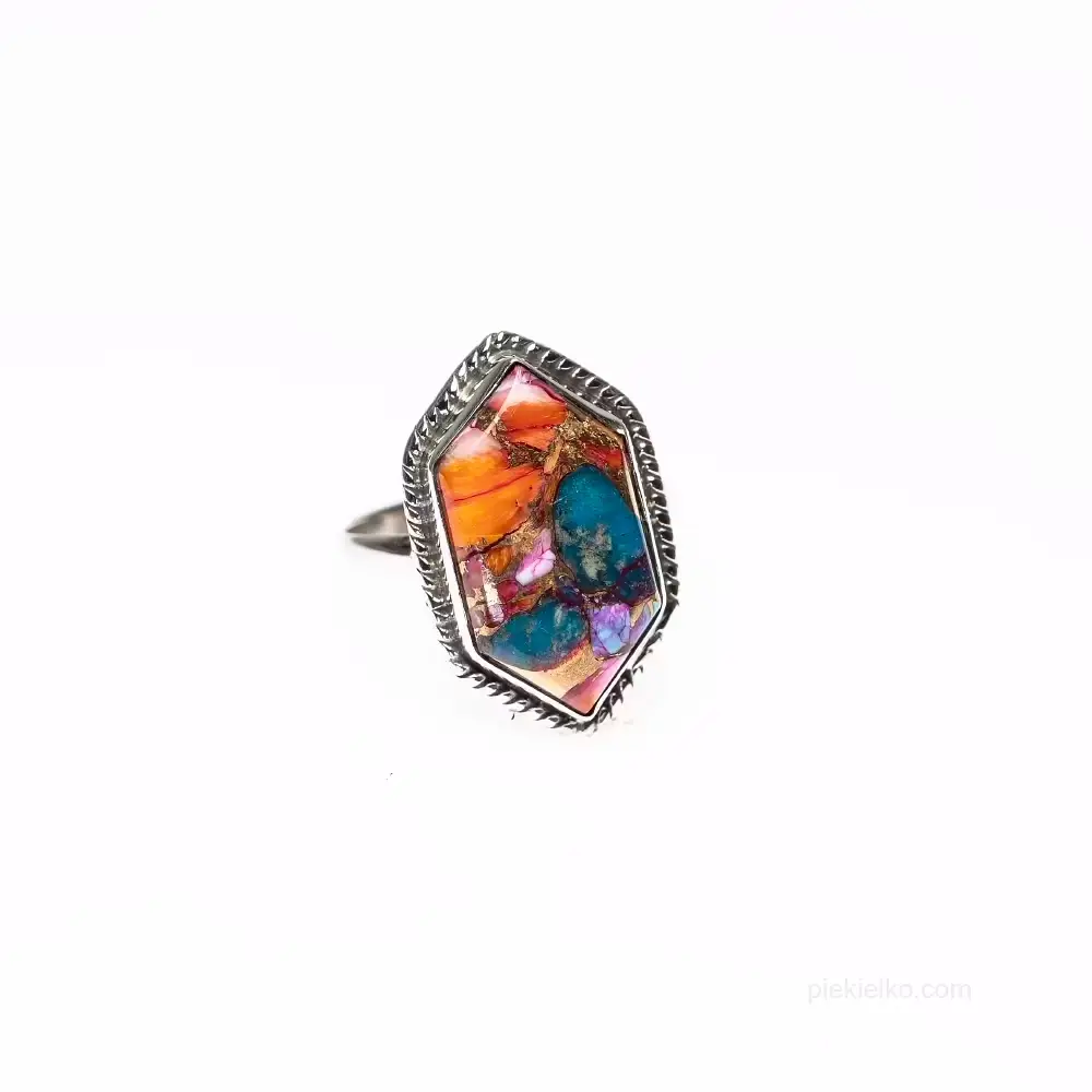 Sterling silver ring with dyed spiny oyster shell