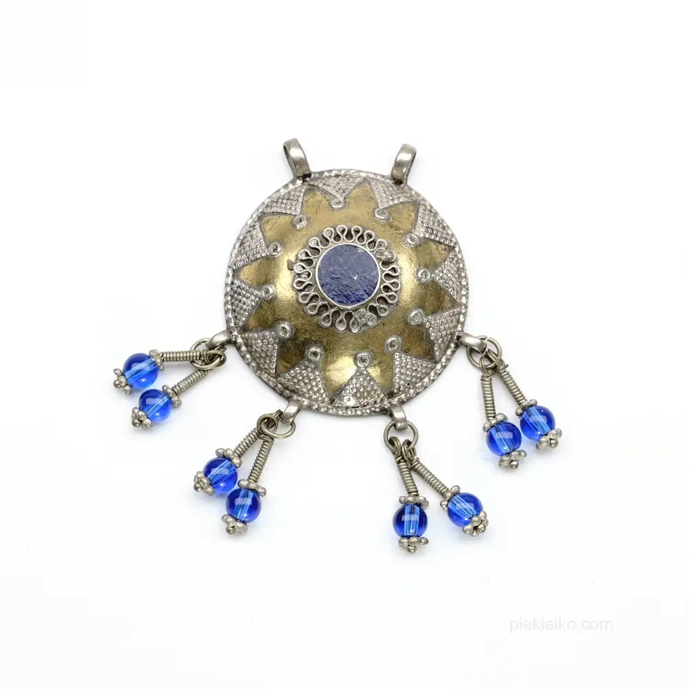 Zawieszka kazachska z lapisem i koralikami &ndash; etniczny amulet orientalny