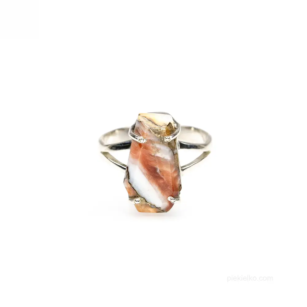 Silver coffin ring with spiny oyster in shades of amber