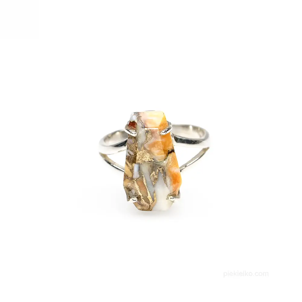 Spiny oyster shell and copper ring