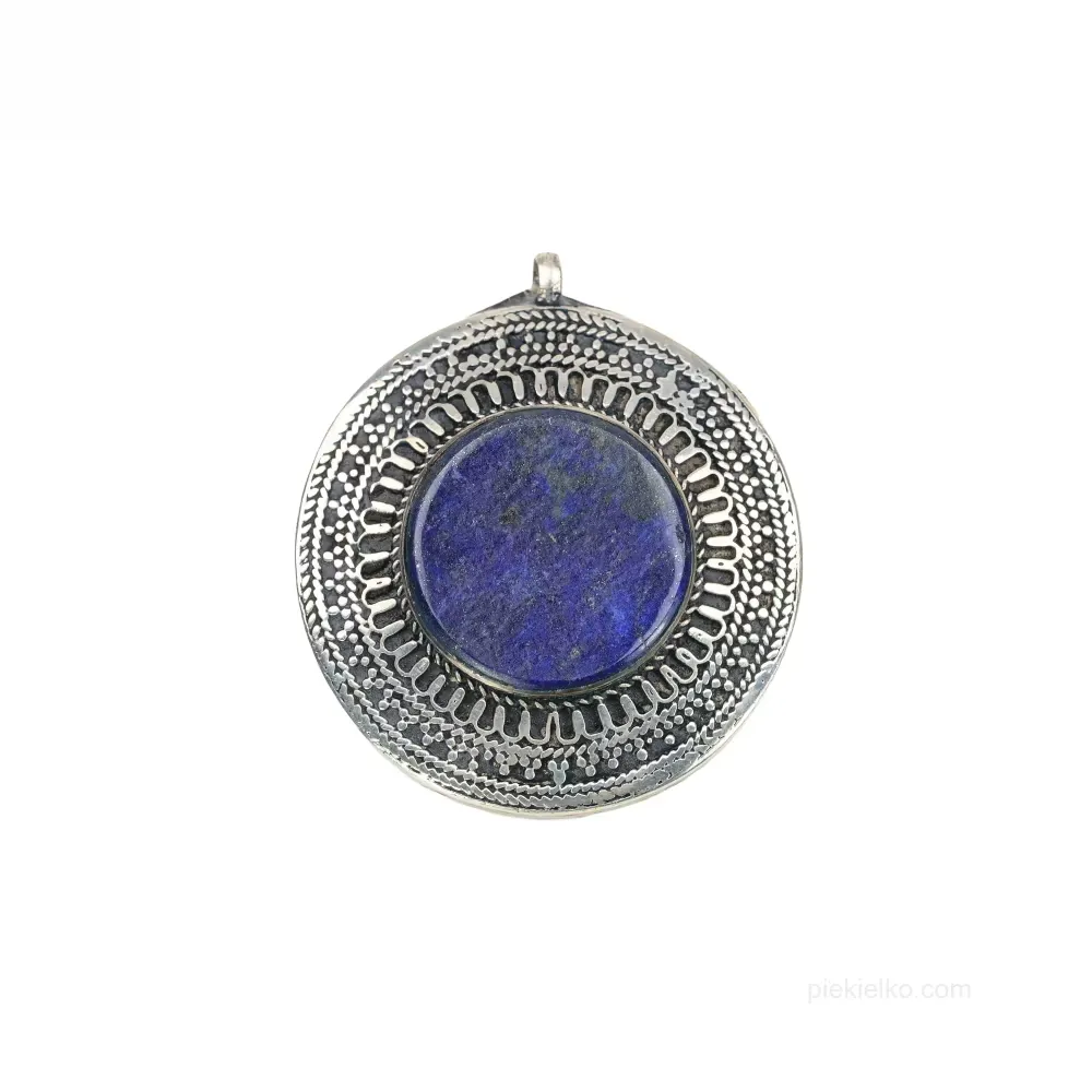 Large round lapis lazuli pendant &ndash; an ethnic accent