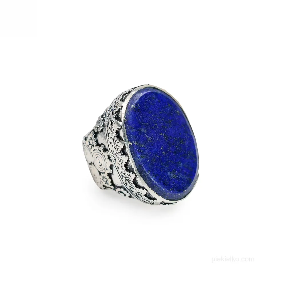 Pakistani lapis lazuli ring with engraved setting