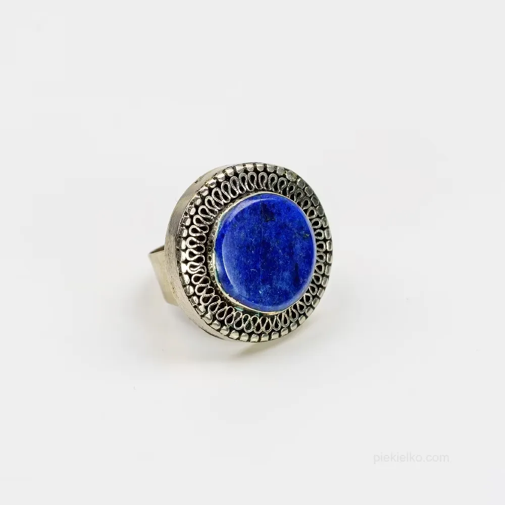 Sygnet z lapis lazuli w ażurowej koronie