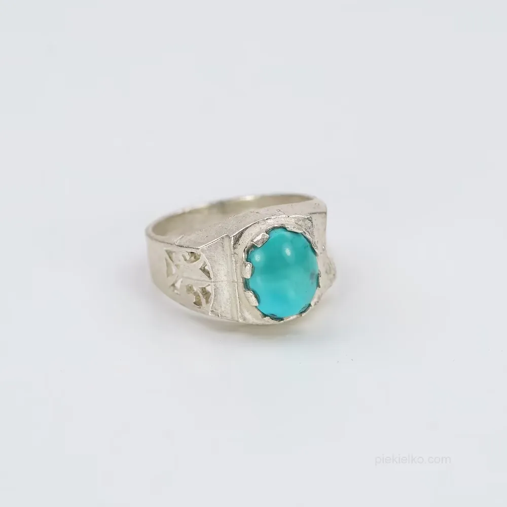 Oval turquoise in a light case &ndash; ethnic simplicity
