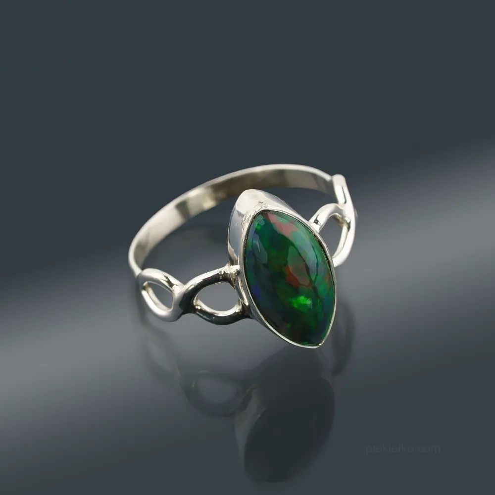 Ciemny Opal w Srebrze